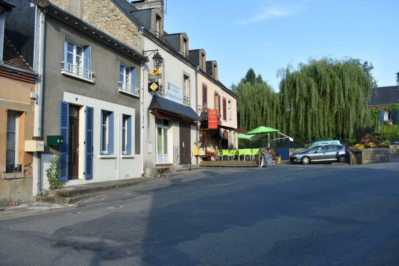 Place De La Fontaine Cheniers Exterior photo